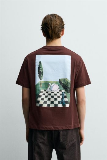 ZARA RELAXED FIT GRAPHIC T-SHIRT in Burgundy
